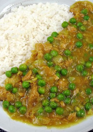 A picture of Canned Tuna & Peas Curry.