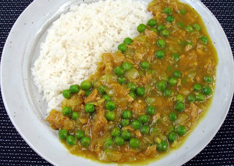 How to  Canned Tuna &amp; Peas Curry