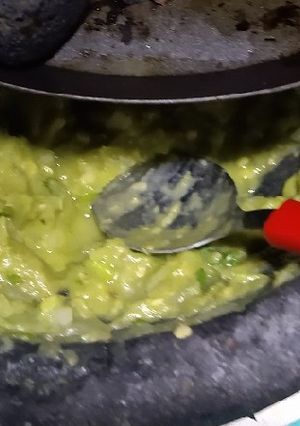 Una foto de Salsa de aguacate picoso