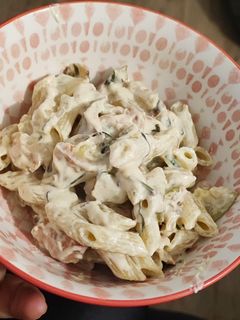 Foto di Pennette salmone e zucchina in crema di formaggio fresco