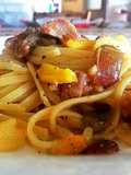 Bavette con Salsiccia, Peperoni, Patate e Cipolla di Tropea