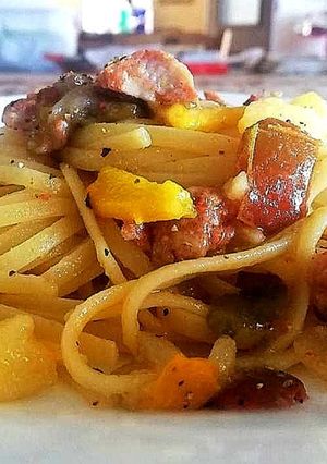 Foto di Bavette con Salsiccia, Peperoni, Patate e Cipolla di Tropea