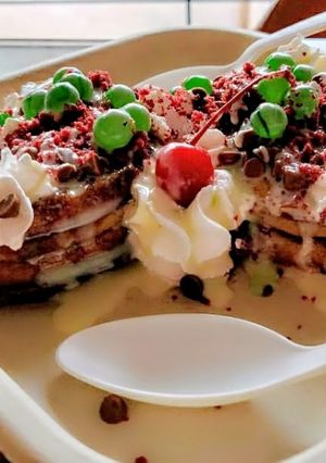A picture of Chocolate waffles with icecream.