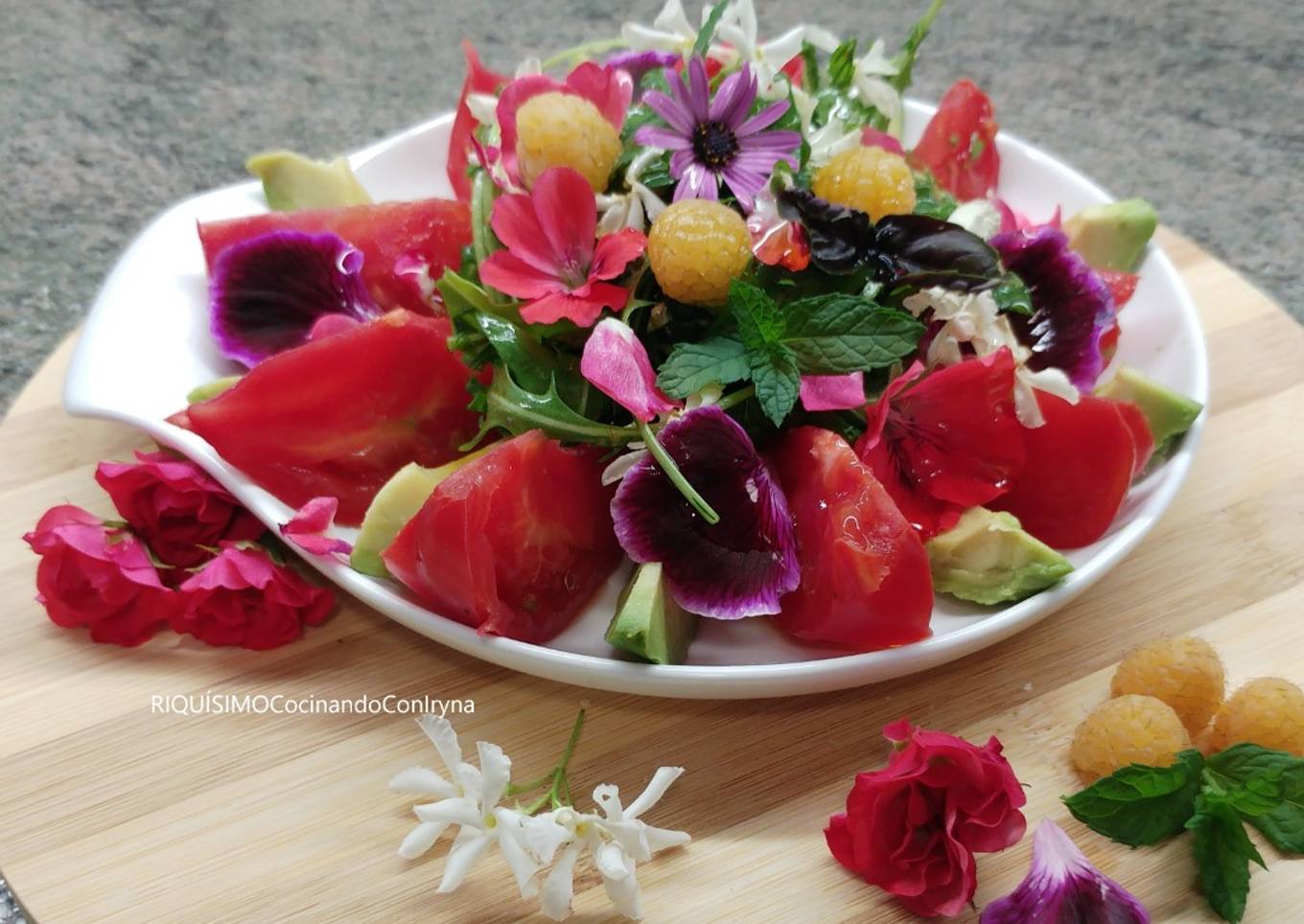 Ensalada de rúcula y flores