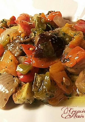 Foto principal de Ensalada de pimientos, berenjenas y calabacines al horno