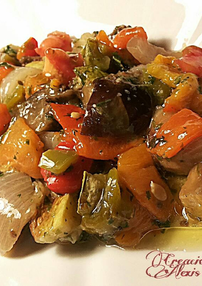 Una foto de Ensalada de pimientos, berenjenas y calabacines al horno