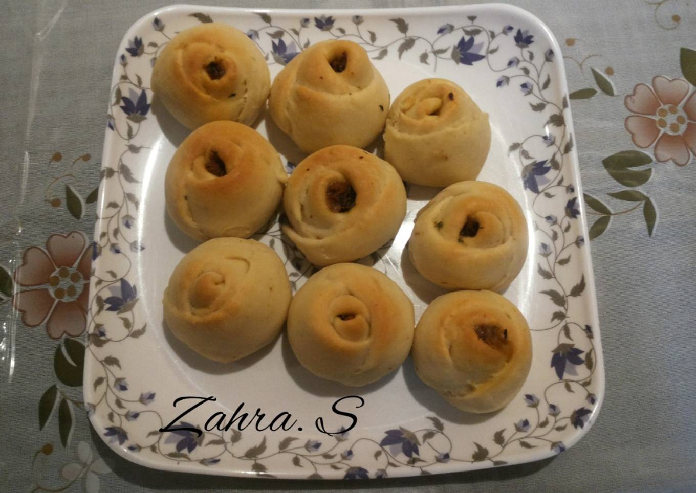 Rose shaped bread rolls