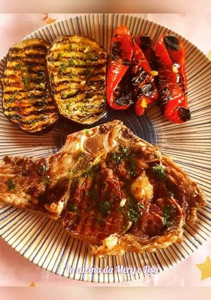 Foto di Costate di manzo e verdure grigliate in salsa di prezzemolo