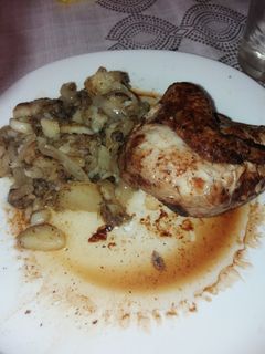 Una foto de Pollo con patatas gallegas