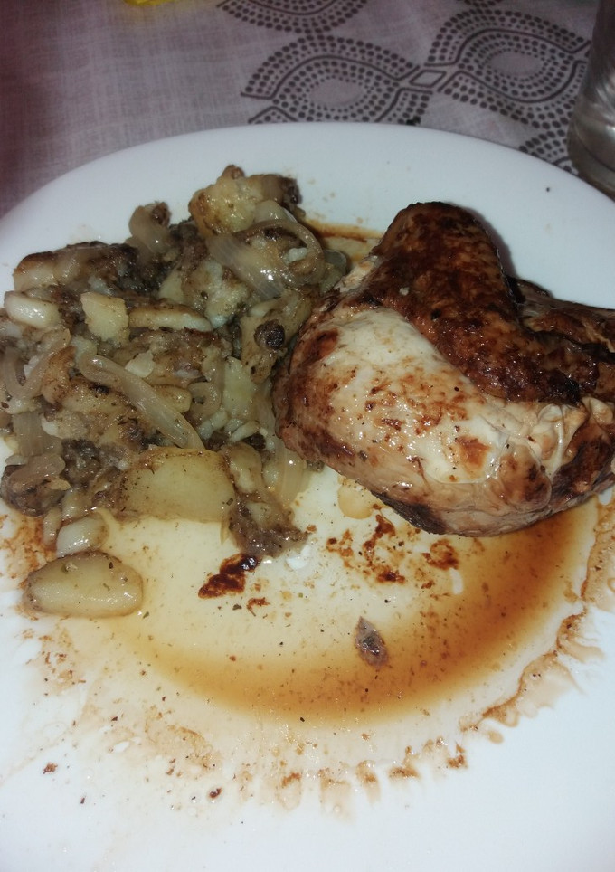 Una foto de Pollo con patatas gallegas