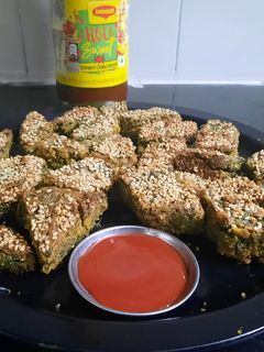 कोथिंबीर वडी (Kothimbir Vadi Recipe In Marathi) रेसिपी चे मुख्य फोटो