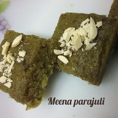 A picture of Gheeye and palak twist ki barfi.