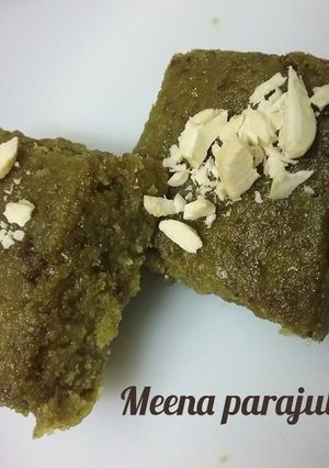 A picture of Gheeye and palak twist ki barfi.