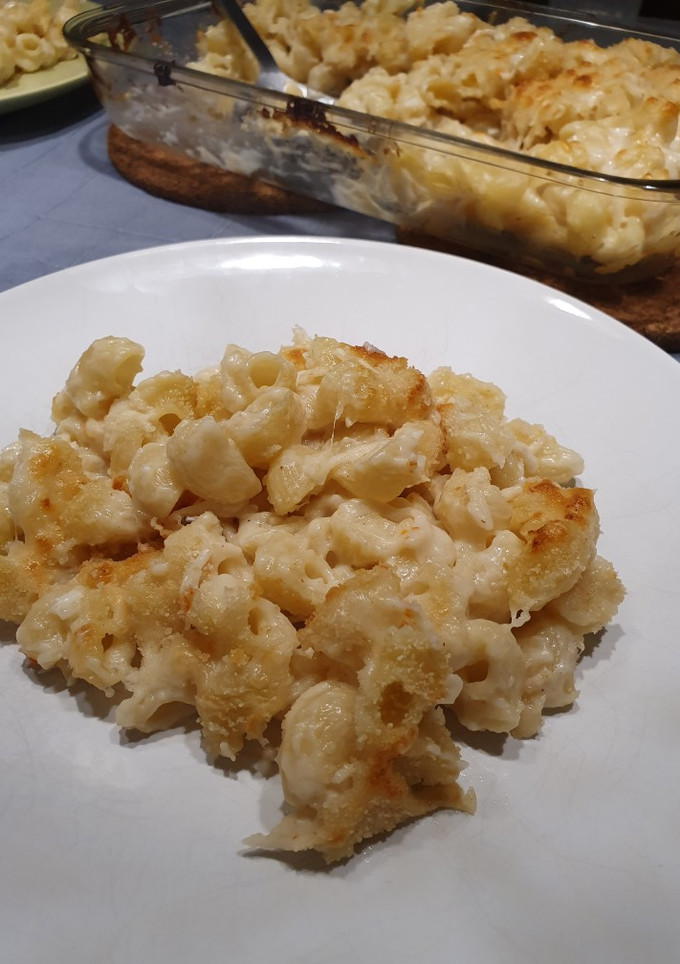 Una foto de Mac & Cheese con cangrejo