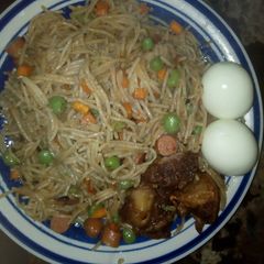 A picture of Fried spaghetti.