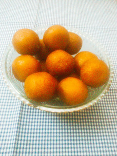 गुलाब जामुन (Gulab Jamun recipe in Hindi) रेसिपी मुख्य फोटो