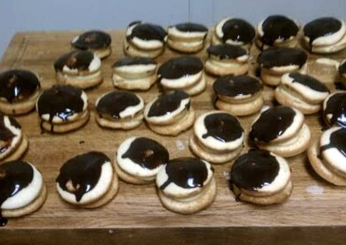 Boston Cream Whoopie Pies