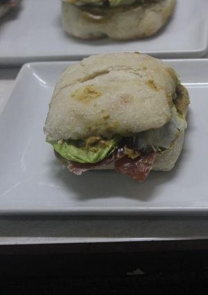 Una foto de Panecillos con jamón y queso