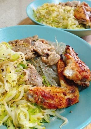 Hình của món Miến khoai Hàn Quốc xào thịt heo.