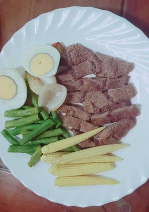 玫瑰鹽牛排佐蔬食 的食譜成品照片