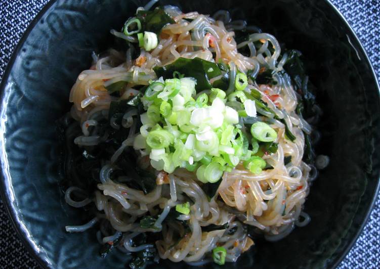 Recipe of Quick Shirataki &amp; Wakame Ponzu Salad