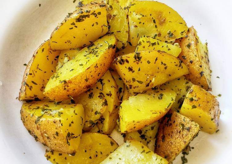 Cara Menyiapkan Potato Wedges Panggang Teflon Cepat