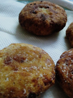 आलू की टिक्की (aloo ki tikki recipe in Hindi) रेसिपी मुख्य फोटो
