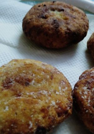 आलू की टिक्की (aloo ki tikki recipe in Hindi) रेसिपी मुख्य फोटो