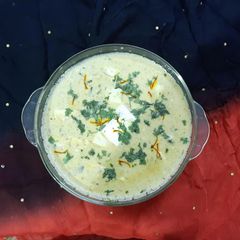 A picture of Paneer in white gravy.