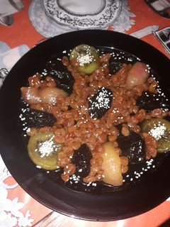 صورة لوصفة طاجين حلو بالخوخ والكيوي 🍑