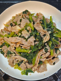 沙茶豬肉炒菠菜(在冰箱裡謎食#18) 的食譜成品照片