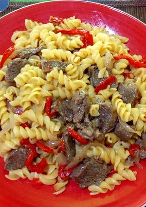 Una foto de Salteado de fideos con carne y verduras 🇺🇾