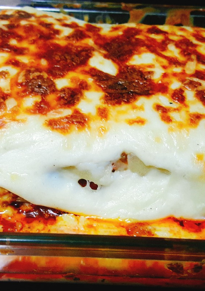Una foto de Lasaña de longanizas rojas