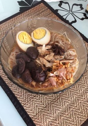 รูปของ ไข่พะโล้+ก๋วยเตี๋ยวไก่งวงฉีกน้ำพะโล้ 2 in 1