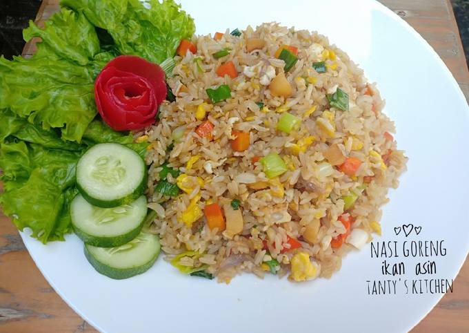 Resep Nasi Goreng Ikan Asin Oleh Tanty Suryati Cookpad