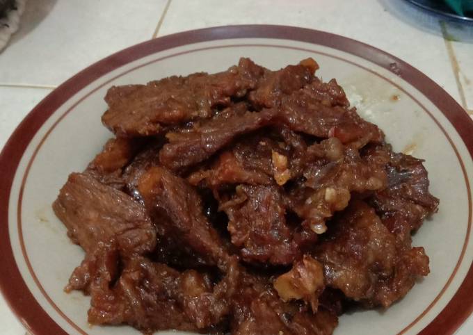 Resep Semur Daging Sapi Empuk yang Lezat Sekali