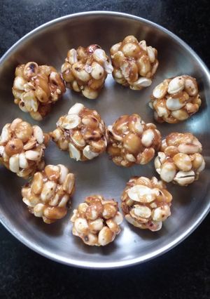 शेंगदाणा लाडू (Shegdana Ladoo Recipe In Marathi) रेसिपी चे मुख्य फोटो 