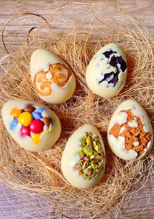Una foto de Huevos de chocolate blanco