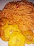 Espaguetis bañados en queso