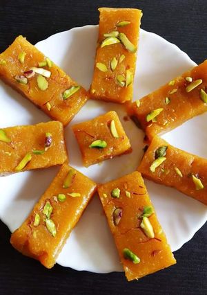 मैंगो बर्फी (mango barfi recipe in Hindi) रेसिपी मुख्य फोटो