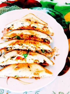 વેજ મેયો ગ્રીલ્ડ સેન્ડવીચ (Veg Mayo Grilled Sandwich Recipe In Gujarati) રેસીપી મુખ્ય ફોટો