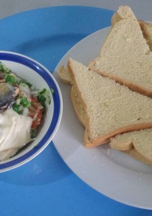 A picture of Bread with sardine,egg,vegetables and mayonise.