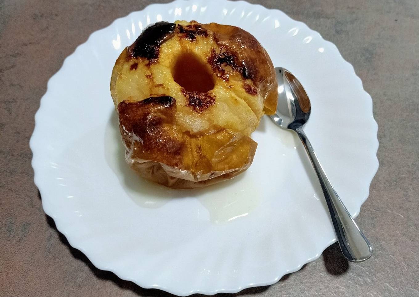 Reineta asada a la miel de romero y limón