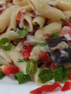 Foto de Salada de macarrão com berinjela