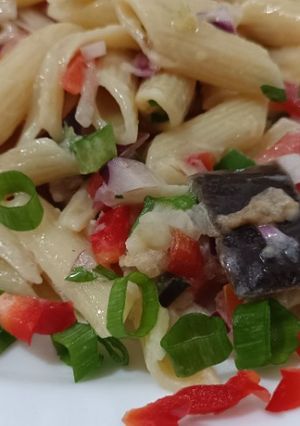 Foto de Salada de macarrão com berinjela