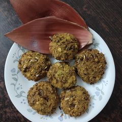 A picture of Vazhaipoo vadai(banana flower vada).