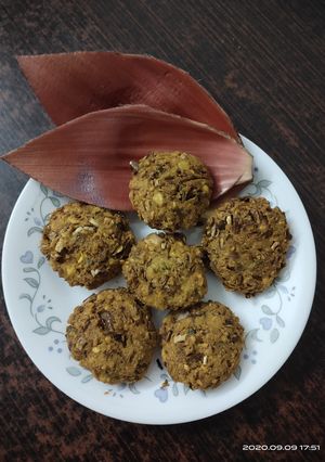 A picture of Vazhaipoo vadai(banana flower vada).