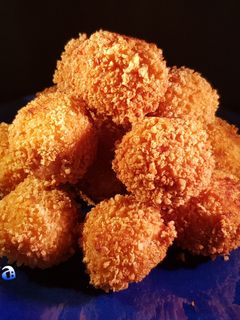 Una foto de Bolitas de patata, sobrasada y mozzarella