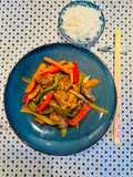 Solomillo de ternera y verduras salteados en wok