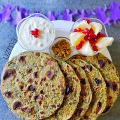 A picture of Palak Paratha.